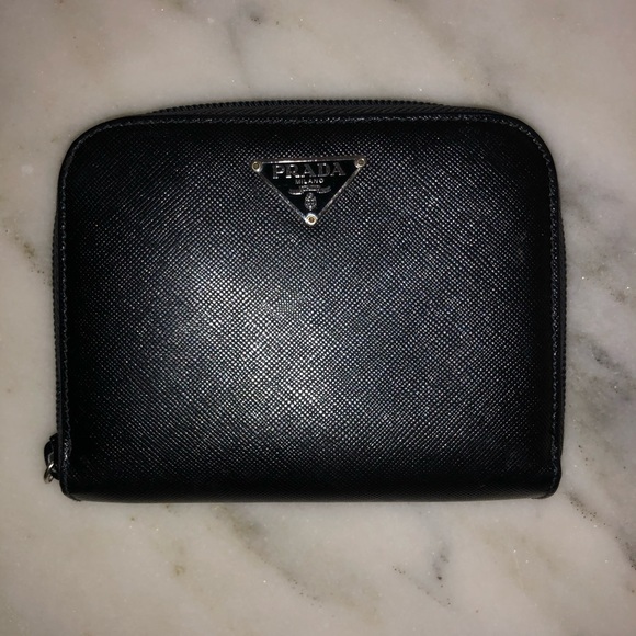 Prada wallet - Picture 1 of 4